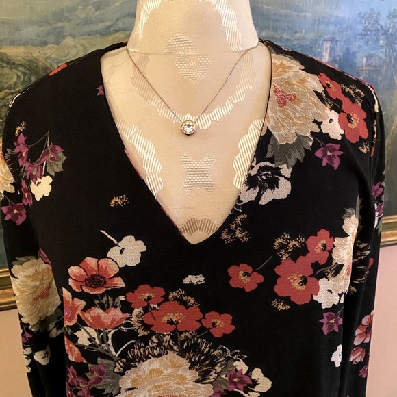 Designer Black Floral Blouse w Ruffle Sleeve size M - Picture 5 of 8